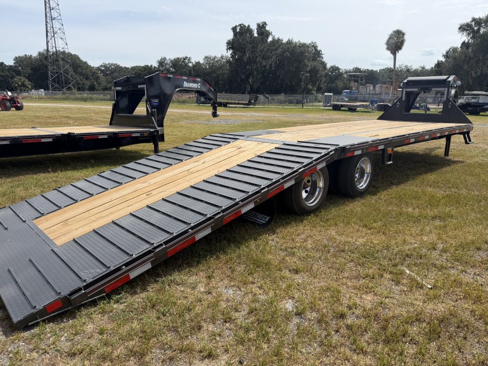 New 2027 Diamond C FMAX212 GOOSENECK TRAILER PACESETTER HYDRO DOVE & JACKS DISC BRAKES ALUMINUM 17.5 OUTER RIMS