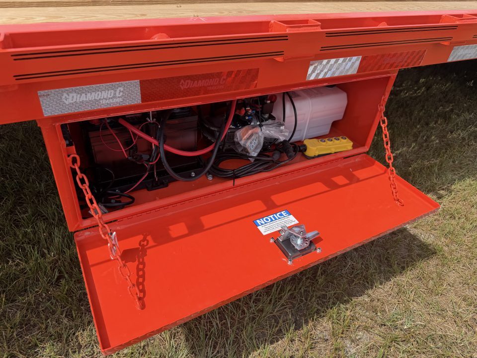 New 2027 Diamond C FMAX210 GOOSENECK TRAILER ***ABS BRAKES*** HYDRO JACKS & DOVE ALUMINUM OUTER RIMS