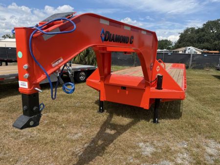 New 2027 Diamond C FMAX210 GOOSENECK TRAILER ***ABS BRAKES*** HYDRO JACKS & DOVE ALUMINUM OUTER RIMS
