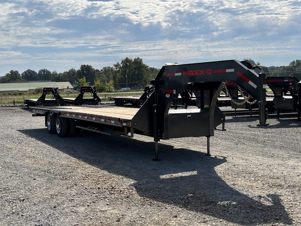 New 2027 MAXXD 102"X34' 30K Hydraulic Dovetail Gooseneck Trailer | OAK FLOOR