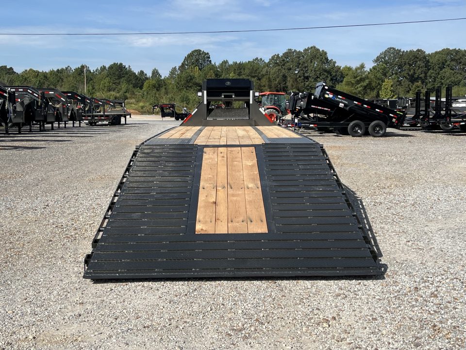 New 2027 MAXXD 102"X34' 30K Hydraulic Dovetail Gooseneck Trailer | OAK FLOOR