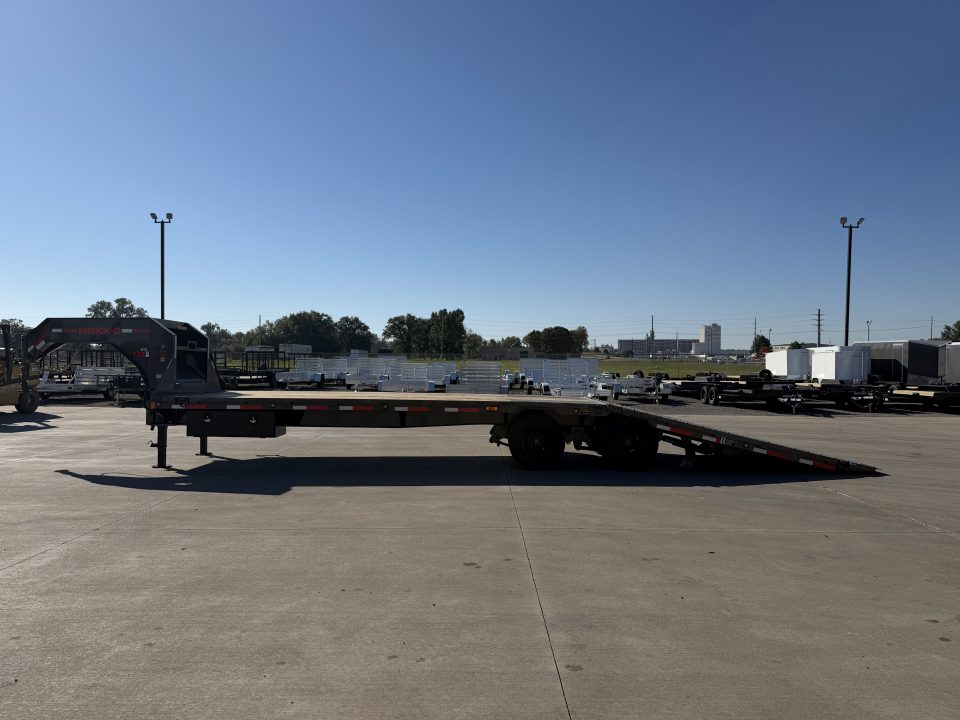 New 2027 MAXX-D 102 X 32 YDX Gooseneck Hydraulic Dovetail Trailer