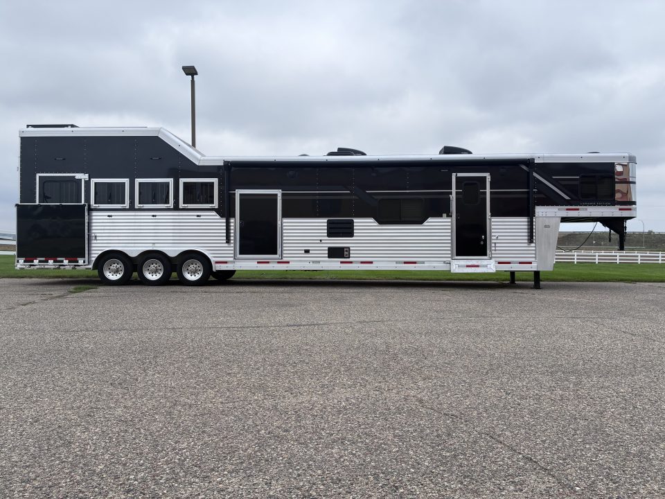 Used 2026 SMC Laramie 4H 17'LQ Horse Trailer