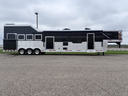 Used 2026 SMC Laramie 4H 17'LQ Horse Trailer