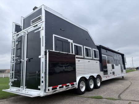Used 2026 SMC Laramie 4H 17'LQ Horse Trailer