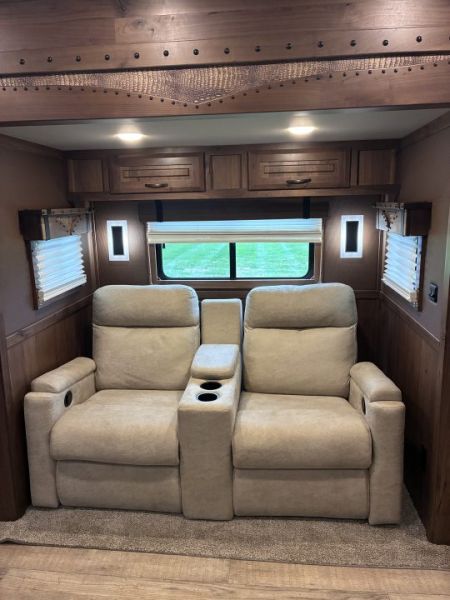 Used 2026 SMC Laramie 4H 17'LQ Horse Trailer