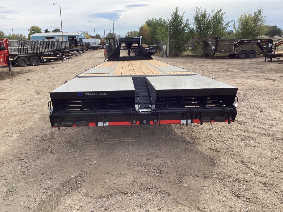 New 2027 Load Trail 8.5-32 Tandem Dual Gooseneck Deckover Equipment Hauler W/ Max Ramps 24K GVWR