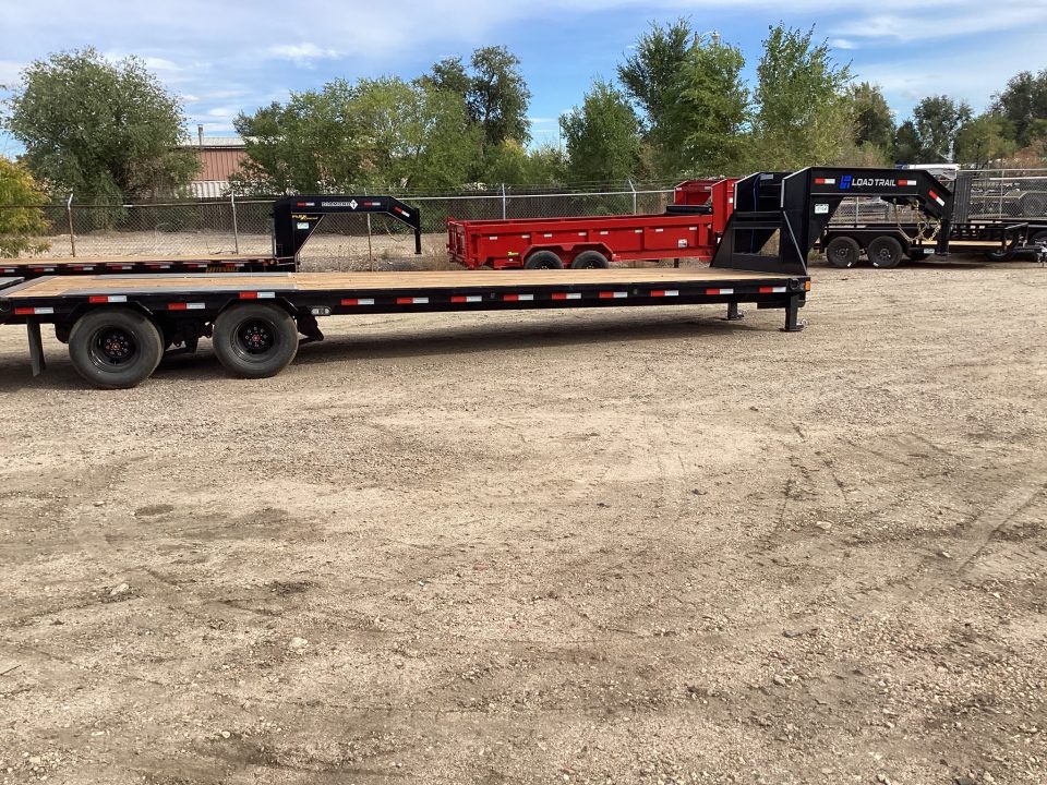 New 2027 Load Trail 8.5-32 Tandem Dual Gooseneck Deckover Equipment Hauler W/ Max Ramps 24K GVWR