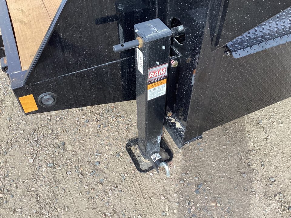 New 2027 Load Trail 8.5-32 Tandem Dual Gooseneck Deckover Equipment Hauler W/ Max Ramps 24K GVWR