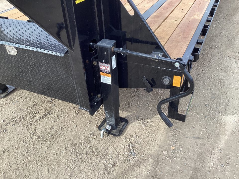 New 2027 Load Trail 8.5-32 Tandem Dual Gooseneck Deckover Equipment Hauler W/ Max Ramps 24K GVWR