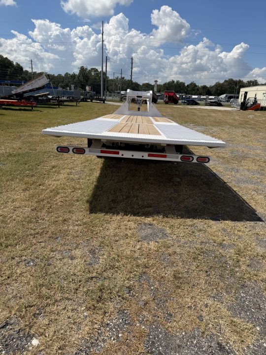 New 2027 DIAMOND C FMAX210HDT W/ENGINEERED BEAM*** ABS BRAKES***HYDRO DOVETAIL&JACKS; 30’X 102”