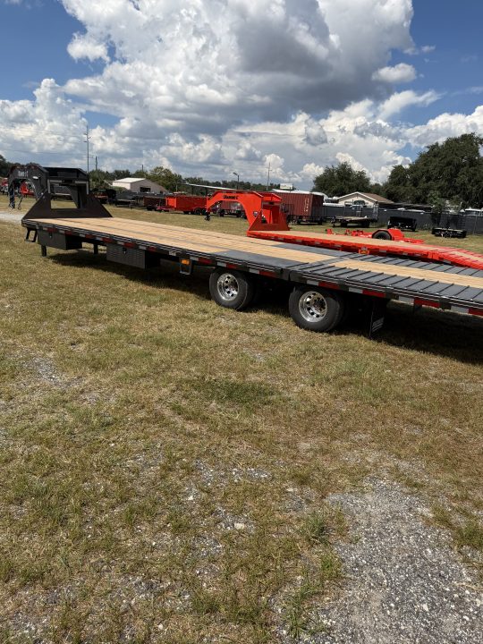 New 2027 DIAMOND C FMAX210HDT;PACESETTER,HYDRO JACKS & DOVE DISC BRAKES ALUNINUM OUTER RIMS 60” SPREAD AXLE