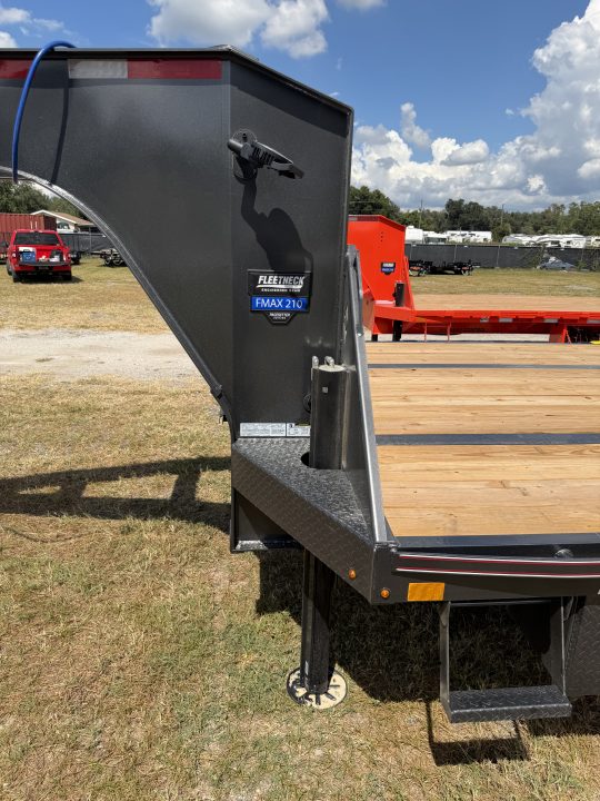 New 2027 DIAMOND C FMAX210HDT;PACESETTER,HYDRO JACKS & DOVE DISC BRAKES ALUNINUM OUTER RIMS 60” SPREAD AXLE