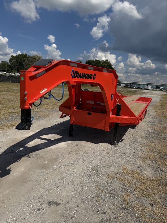New 2027 DIAMOND C FMAX210HDT; 30’X102” ; ENGINEERED BEAM W/ HYDRO DOVETAIL&JACKS; ABS BRAKES