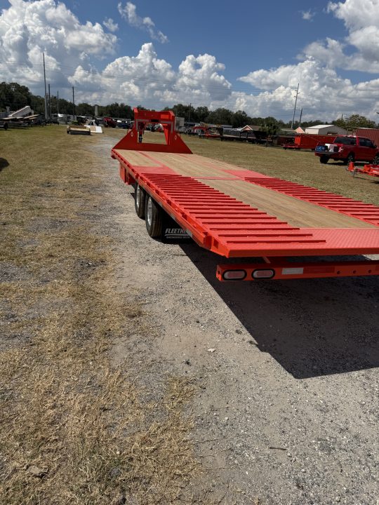 New 2027 DIAMOND C FMAX210HDT; 30’X102” ; ENGINEERED BEAM W/ HYDRO DOVETAIL&JACKS; ABS BRAKES