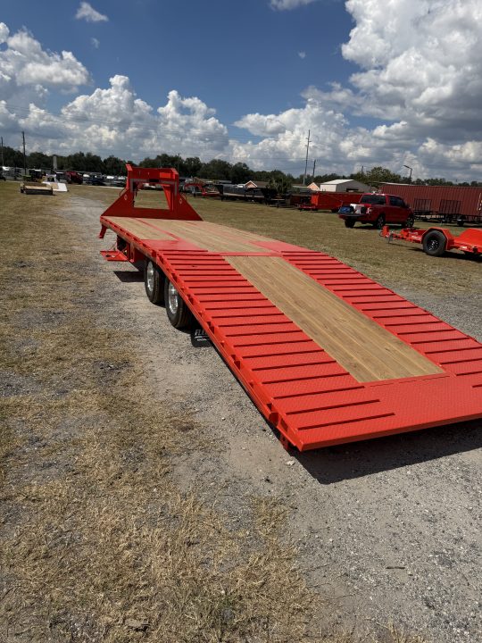 New 2027 DIAMOND C FMAX210HDT; 30’X102” ; ENGINEERED BEAM W/ HYDRO DOVETAIL&JACKS; ABS BRAKES
