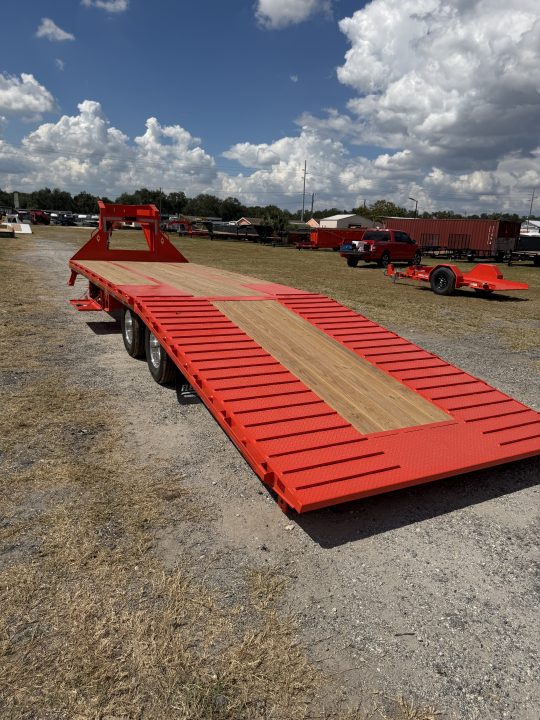 New 2027 DIAMOND C FMAX210HDT; 30’X102” ; ENGINEERED BEAM W/ HYDRO DOVETAIL&JACKS; ABS BRAKES