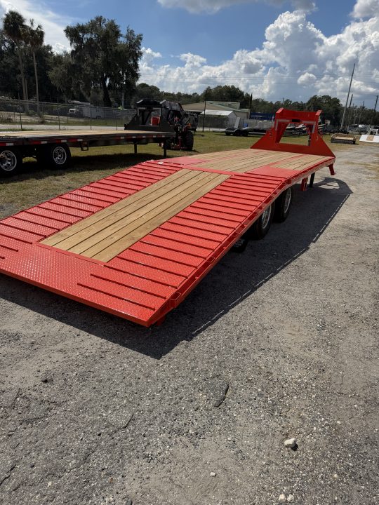 New 2027 DIAMOND C FMAX210HDT; 30’X102” ; ENGINEERED BEAM W/ HYDRO DOVETAIL&JACKS; ABS BRAKES