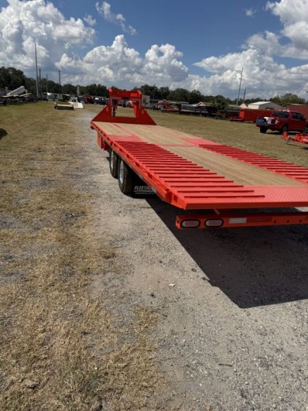 New 2027 DIAMOND C FMAX210HDT; 30’X102” ; ENGINEERED BEAM W/ HYDRO DOVETAIL&JACKS; ABS BRAKES