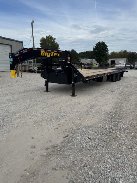 New 2027 Big Tex Trailers 25GH TANDEM DUAL GN HYDROTAIL W/ SELF CLEAN DOVE/ 102X35 10 PLY TIRES Flatbed Trailer
