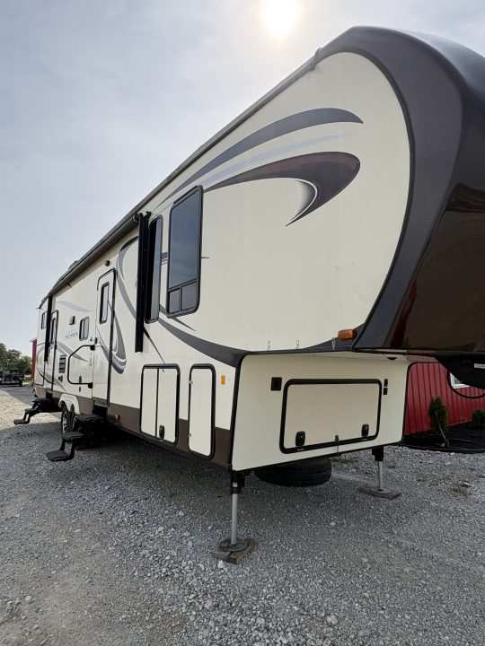 2014 Sierra RV Slide photo 2