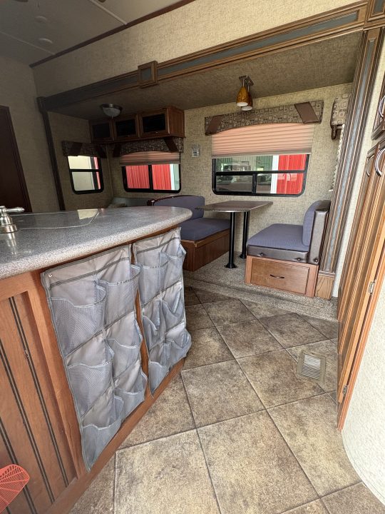2014 Sierra RV Slide photo 6