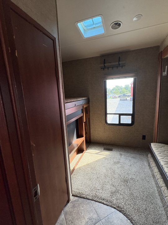 2014 Sierra RV Slide photo 8