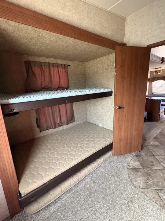 2014 Sierra RV Slide photo 9