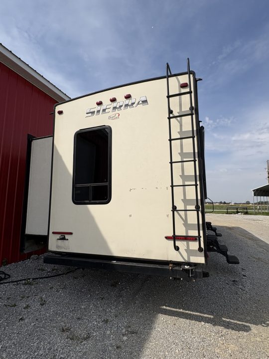 2014 Sierra RV Slide photo 3