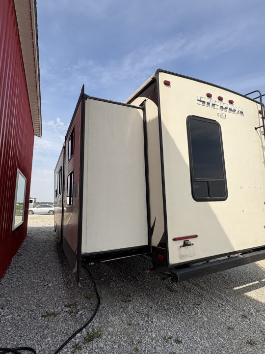 2014 Sierra RV Slide photo 4