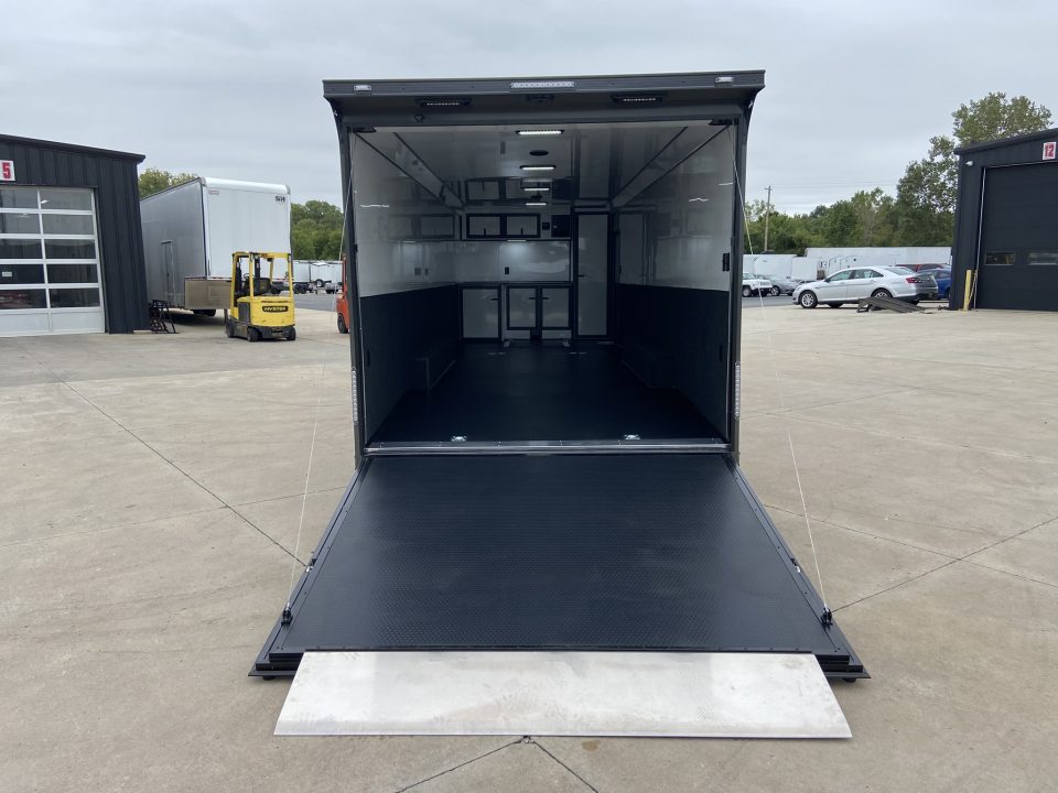 New United Trailers PREM-8.528 Racing Trailer