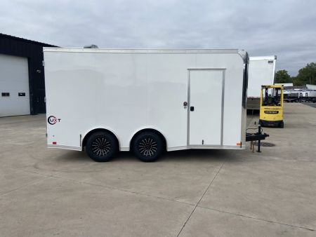 New United UXT-8.516 Cargo Enclosed Trailer