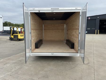 New United UXT-8.516 Cargo Enclosed Trailer