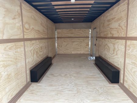 New United Trailers UXT-8.520 Cargo Enclosed Trailer