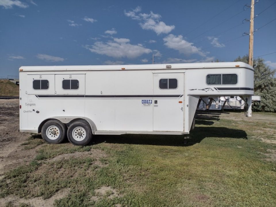Used 2002 Logan Coach 3 Horse Trailer