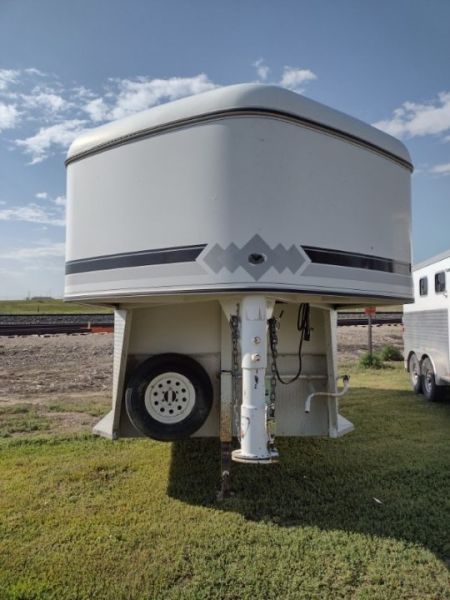 Used 2002 Logan Coach 3 Horse Trailer