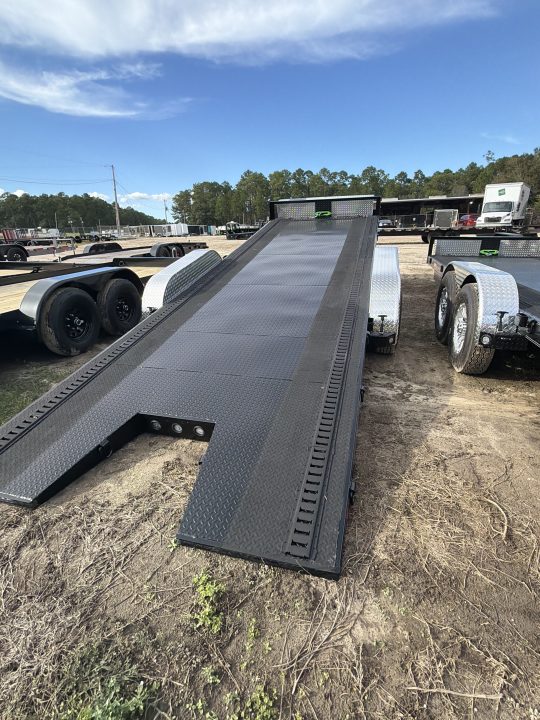 New 2027 Traxx 10K 22' Hydraulic Power Tilt Carhauler W/ 9.5K Winch Setup