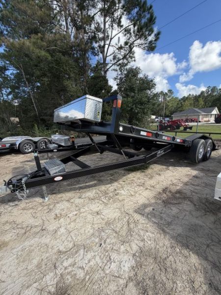 New 2027 Traxx 14K Hydraulic Power Tilt Carhauler w/ Drive Over Fenders & 9.5k Winch Setup