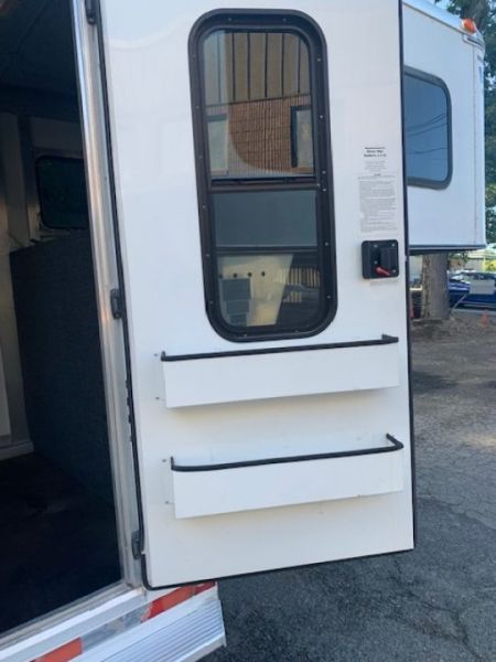 Used 2005 Silver Star 2h Gn D/Room Horse Trailer