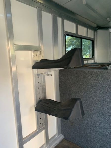 Used 2005 Silver Star 2h Gn D/Room Horse Trailer