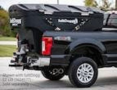 New SALTDOGG (SHPE2000) 2.0 cu yd ELECTRIC POLY HOPPER SPREADER-DEMO
