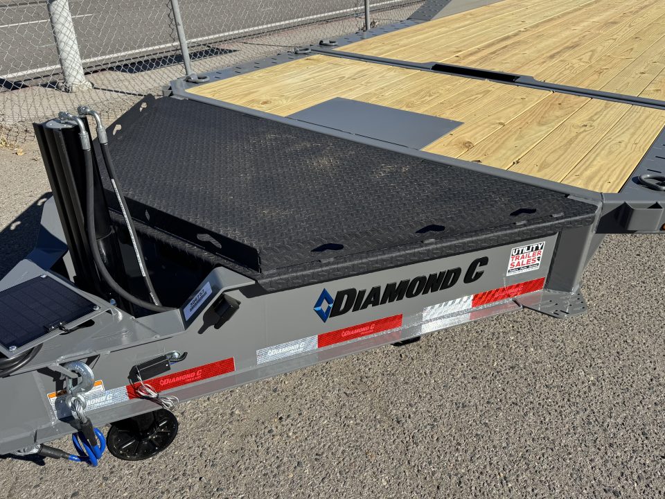 New 2027 Diamond C HXD 102"x22' - 23K Equipment Tilt Trailer