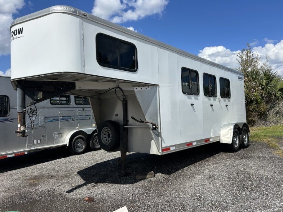 Used 2018 Shadow 3-Horse Gooseneck Trailer – White Tandem Axle Live Animal Trailer Front Tack/Dressing Room Rubber Floor Mats Escape Door