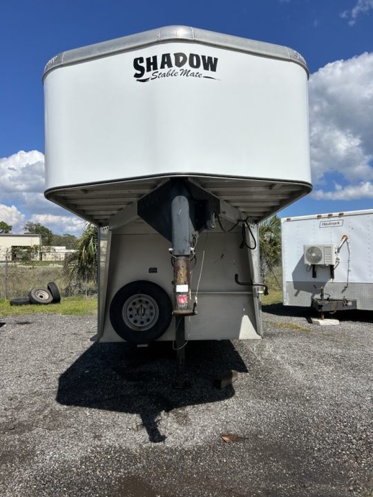 Used 2018 Shadow 3-Horse Gooseneck Trailer – White Tandem Axle Live Animal Trailer Front Tack/Dressing Room Rubber Floor Mats Escape Door