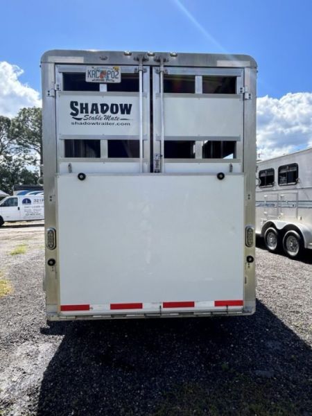 Used 2018 Shadow 3-Horse Gooseneck Trailer – White Tandem Axle Live Animal Trailer Front Tack/Dressing Room Rubber Floor Mats Escape Door