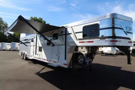 New 2026 SMC Patriot 81413SSR -13ft LQ-8ft W- Beautiful Interior Horse Trailer