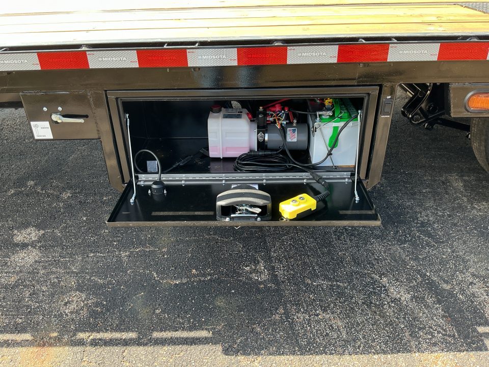 New 102 X 32 (20+12) FB Hydraulic Tail Goosneck Dual Hydraulic Tongue Jacks Traction Strips  Underbody Tool Box