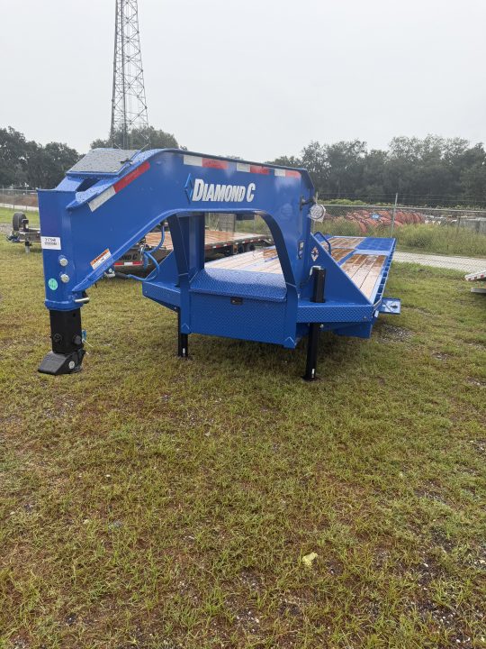 New 2027 Diamond C FMAX210HDT Flatbed Trailer; 32’X102”; Hydro Dovetail&Jacks: Aluminum Outers