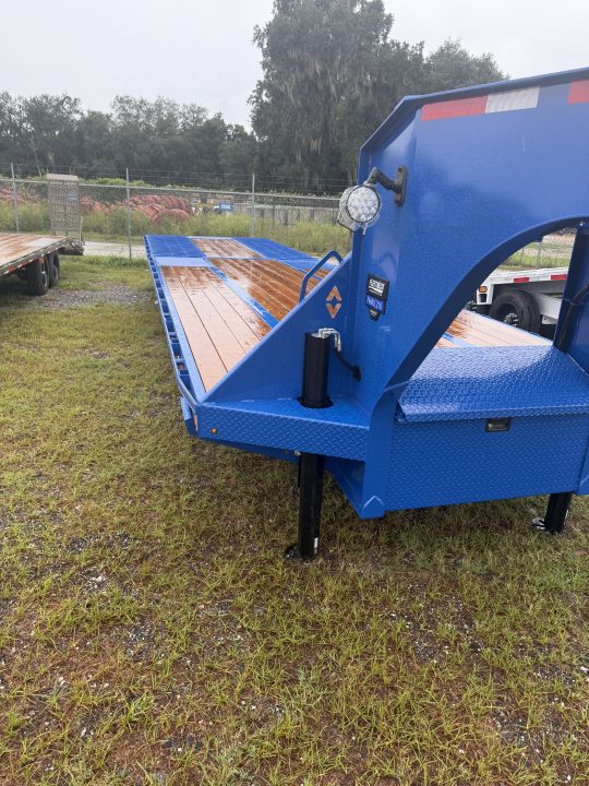 New 2027 Diamond C FMAX210HDT Flatbed Trailer; 32’X102”; Hydro Dovetail&Jacks: Aluminum Outers
