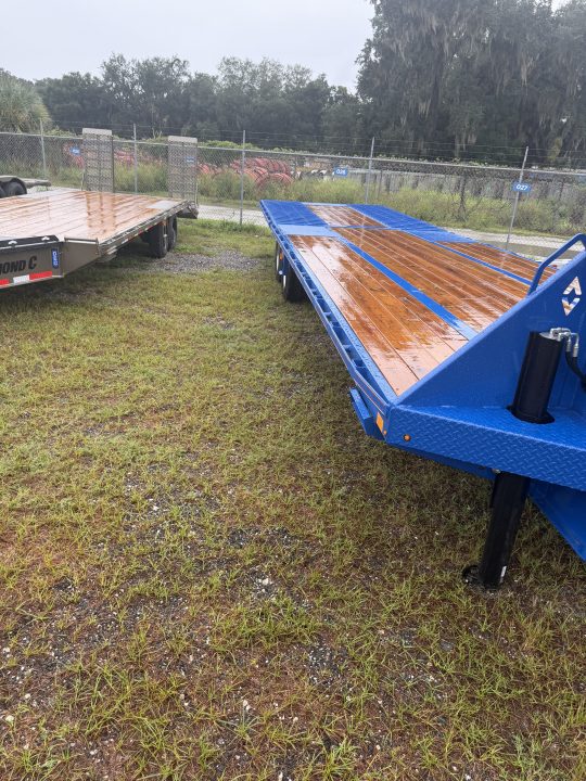New 2027 Diamond C FMAX210HDT Flatbed Trailer; 32’X102”; Hydro Dovetail&Jacks: Aluminum Outers